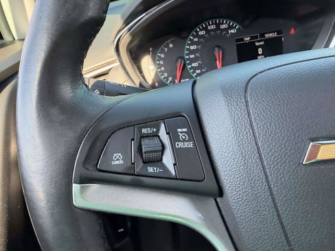 Used 2022 Chevrolet Trax LT w/ Midnight Edition AWD/4WD image 25
