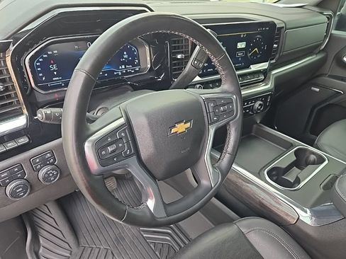 Used 2024 Chevrolet Silverado 2500 LTZ w/ LTZ Convenience Package AWD/4WD image 16