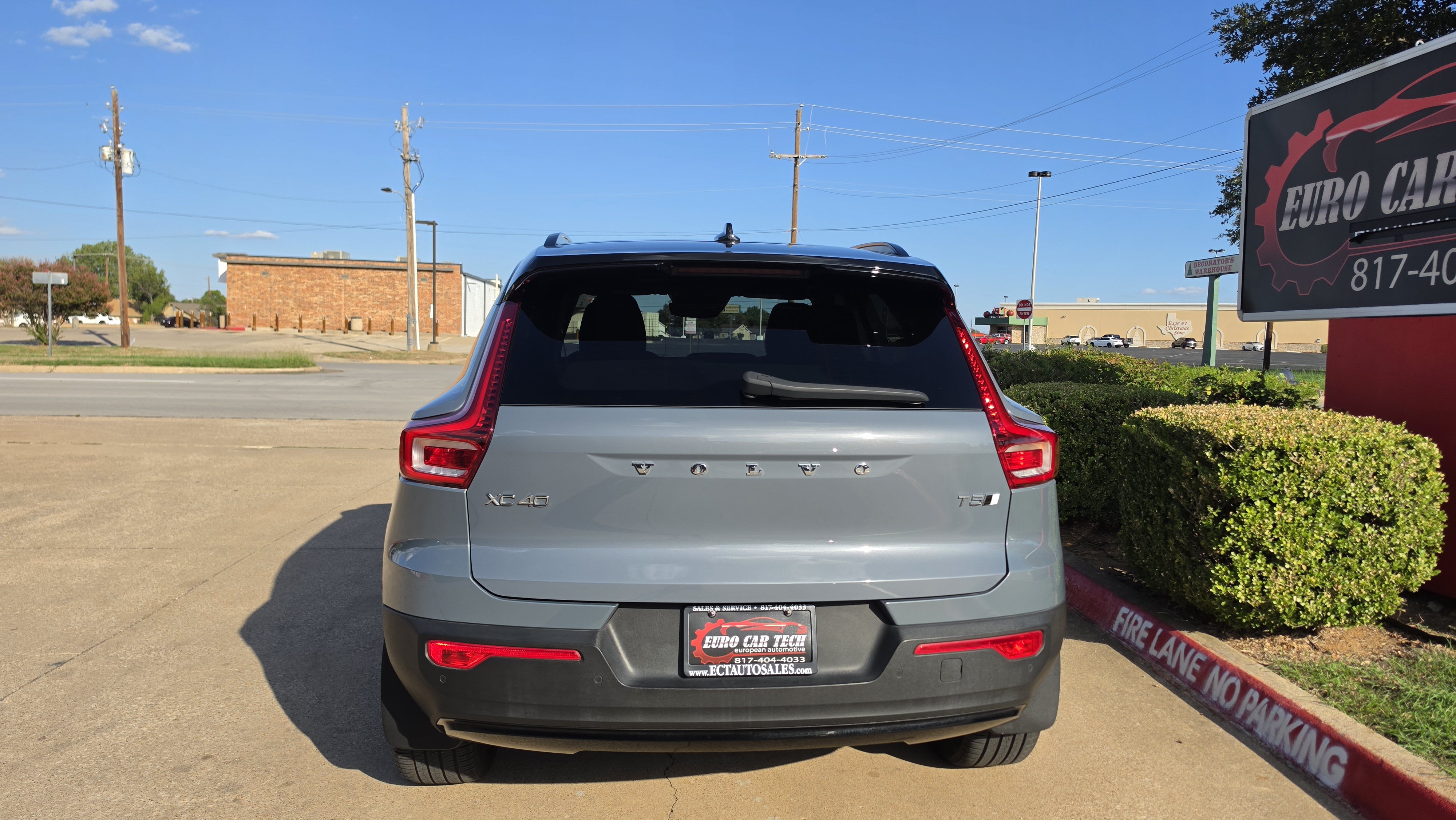 Used 2021 Volvo XC40 T5 R-Design w/ Advanced Package AWD/4WD image 4