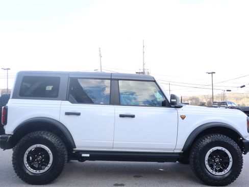 Used 2023 Ford Bronco Badlands image 6