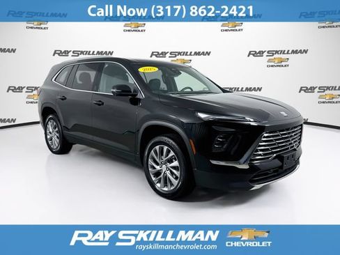 Used 2025 Buick Enclave Preferred FWD image 1