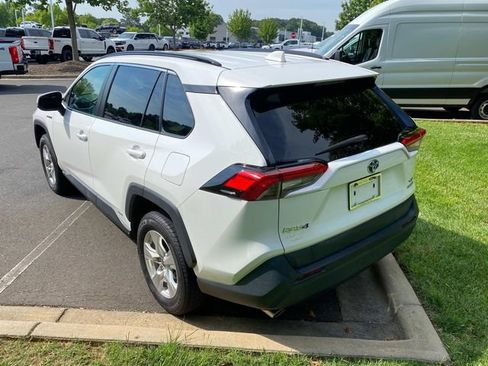 Used 2021 Toyota RAV4 XLE w/ XLE Grade Weather Package AWD/4WD image 29