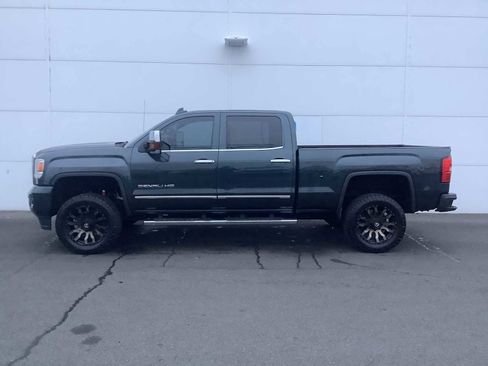 Used 2018 GMC Sierra 2500 Denali w/ Suspension Package, Off-Road image 2