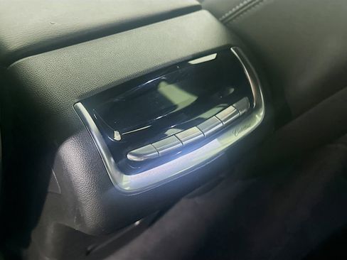 Used 2025 Cadillac XT6 Premium Luxury image 28