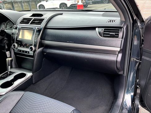 Used 2014 Toyota Camry SE w/ Moonroof Package image 15