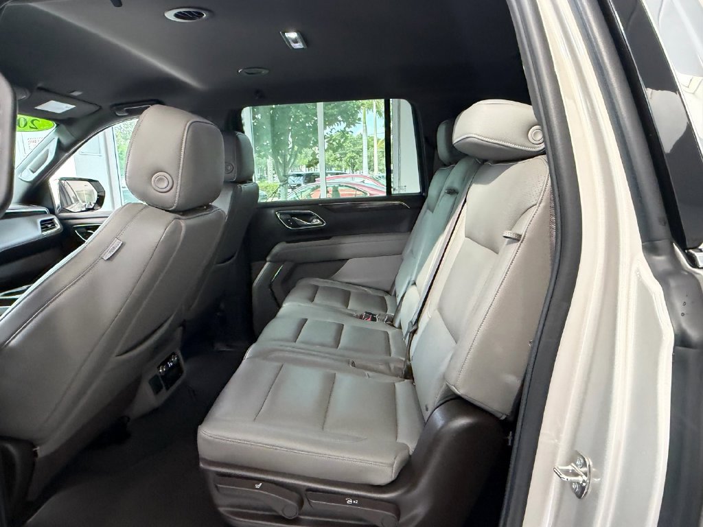 Used 2023 GMC Yukon XL SLE w/ Gmc Pro Safety Plus Package RWD image 12
