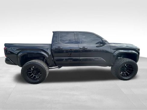 Used 2025 Toyota Tacoma SR5 image 9