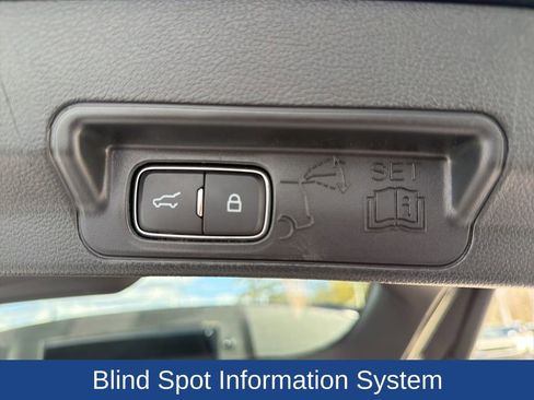 Used 2022 Ford Explorer Limited w/ Limited Technology Package image 10