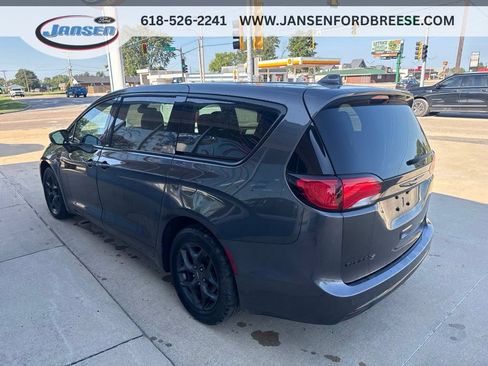 Used 2019 Chrysler Pacifica Touring Plus w/ S Appearance Package FWD image 4