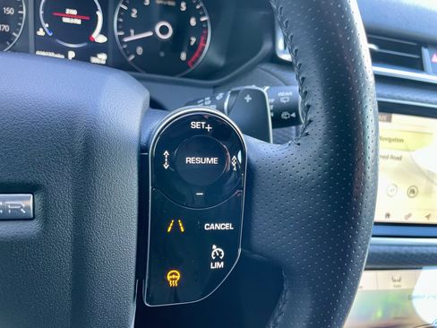 Used 2020 Land Rover Range Rover Velar S image 22