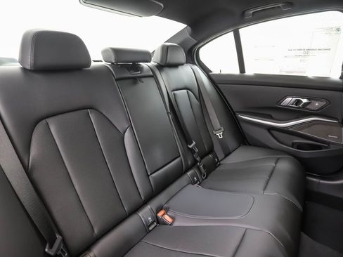 Used 2025 BMW 330i xDrive Sedan w/ Premium Package image 28