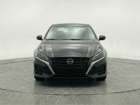 Used 2025 Nissan Altima 2.5 SV image 2