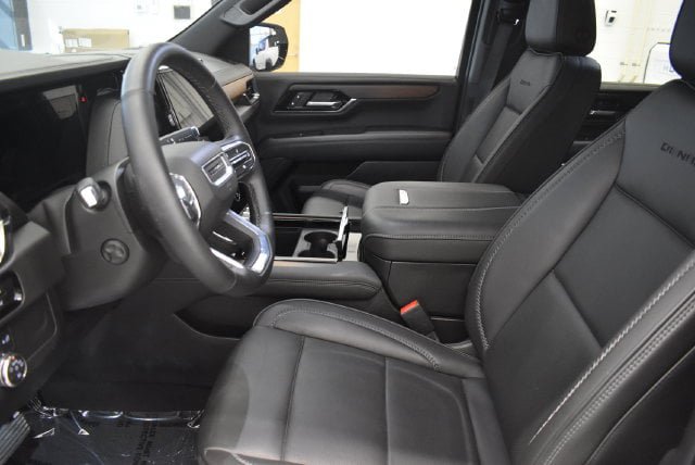 Used 2026 GMC Yukon Denali w/ Sun & Power Step Package AWD/4WD image 22