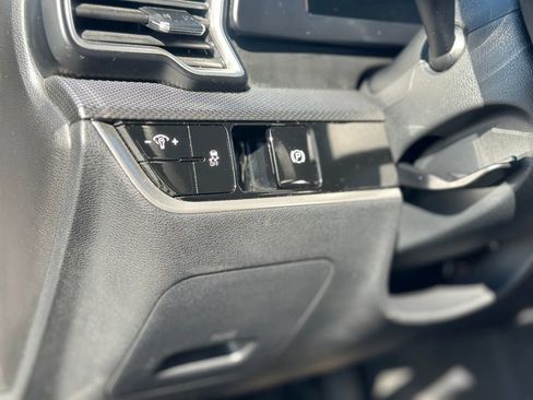 Used 2023 Kia Sportage LX image 17