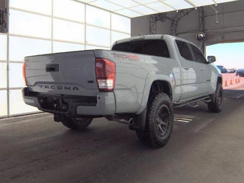 Used 2019 Toyota Tacoma TRD Sport w/ Technology Package AWD/4WD image 5
