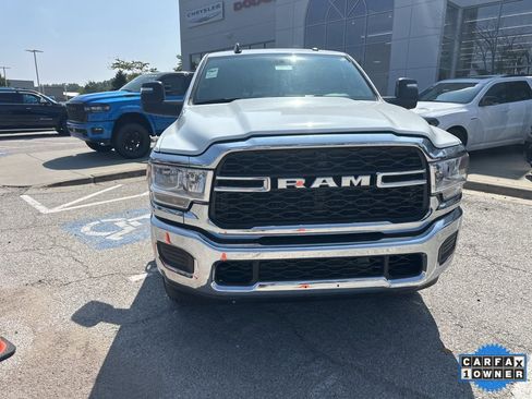 Used 2024 RAM 2500 Tradesman w/ Chrome Appearance Group image 9
