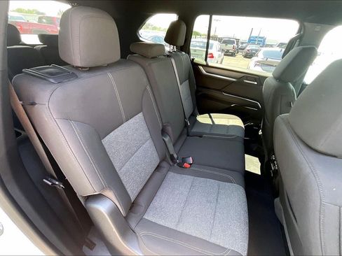 Used 2025 GMC Acadia Elevation FWD image 24