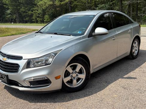Used 2016 Chevrolet Cruze LT FWD image 2