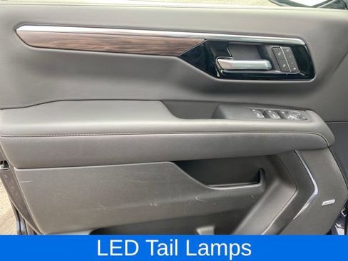 Used 2025 Chevrolet Tahoe Premier RWD image 16
