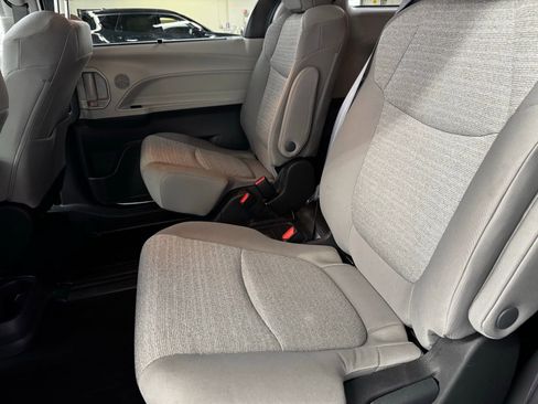 Used 2024 Toyota Sienna LE AWD/4WD image 12
