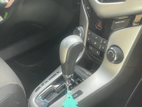 Used 2015 Chevrolet Cruze LS image 9