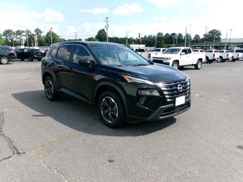 Used 2025 Nissan Rogue SV AWD/4WD image 4