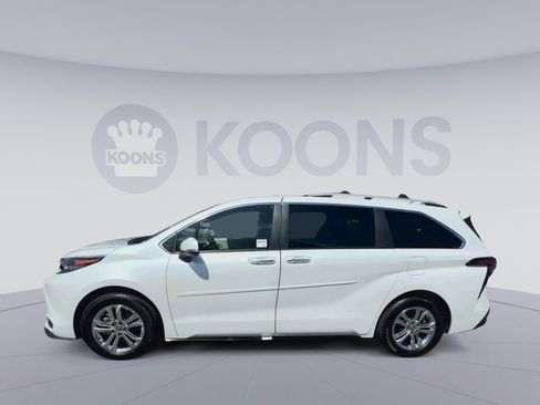 Used 2024 Toyota Sienna Platinum image 7