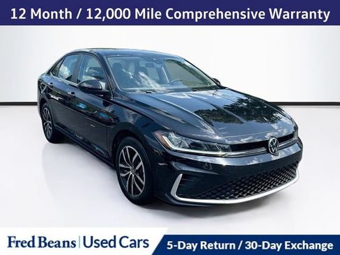 Used 2025 Volkswagen Jetta SE FWD image 1