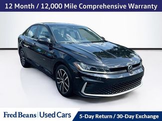 Used 2025 Volkswagen Jetta SE FWD video 1