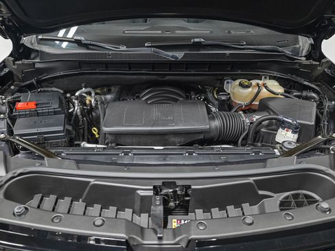 Used 2023 Chevrolet Suburban LS image 11