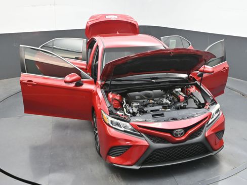 Used 2019 Toyota Camry SE w/ Convenience Package FWD image 38