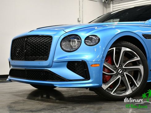 Used 2025 Bentley Flying Spur Plug-In Hybrid image 3