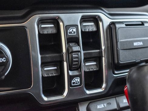 Used 2022 Jeep Wrangler Unlimited Sahara image 18