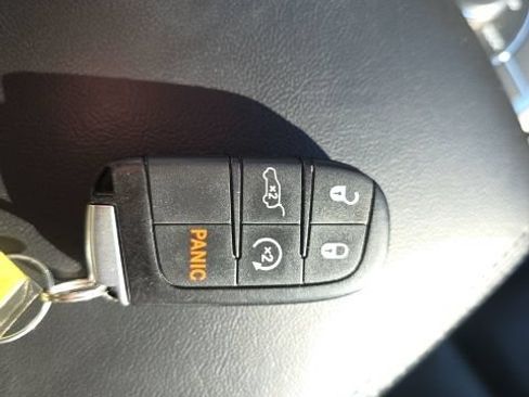 Used 2018 Jeep Grand Cherokee Limited AWD/4WD image 15