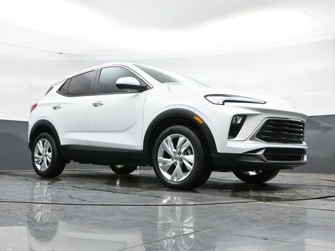 Used 2025 Buick Encore GX Preferred AWD/4WD image 42