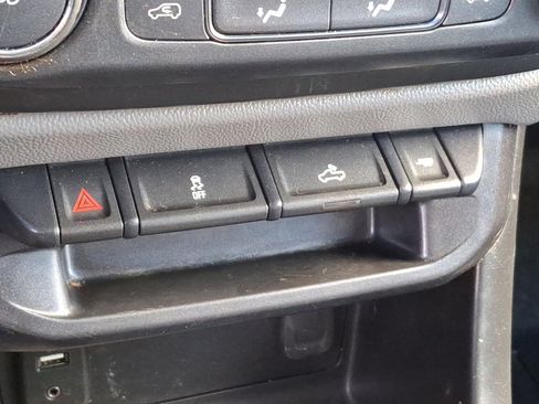 Used 2017 Chevrolet Colorado W/T w/ Custom Special Edition image 23