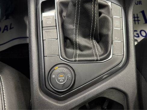 Used 2024 Volkswagen Tiguan SE AWD/4WD image 16