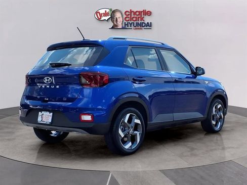 New 2025 Hyundai Venue Limited image 4