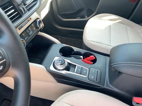 Used 2021 Ford Escape SE image 17