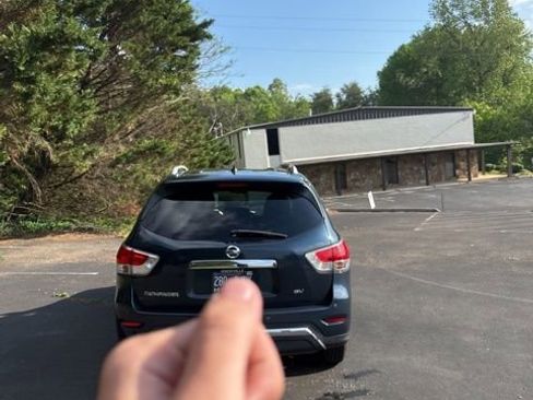 Used 2013 Nissan Pathfinder SV image 8