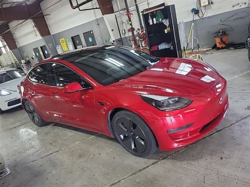 Used 2021 Tesla Model 3 Standard Range Plus image 4