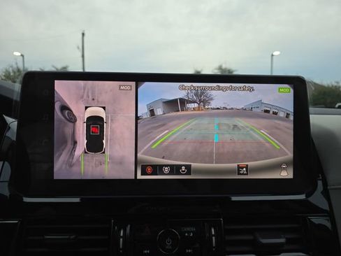 New 2026 Nissan Pathfinder SL image 9