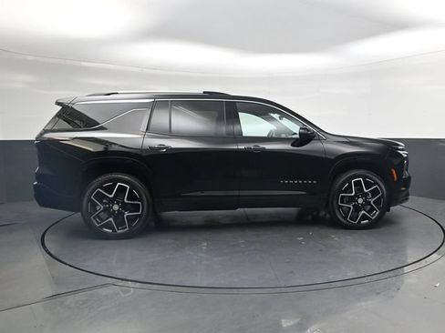 Used 2026 Chevrolet Traverse High Country w/ LPO, Floor Liner Package AWD/4WD image 3