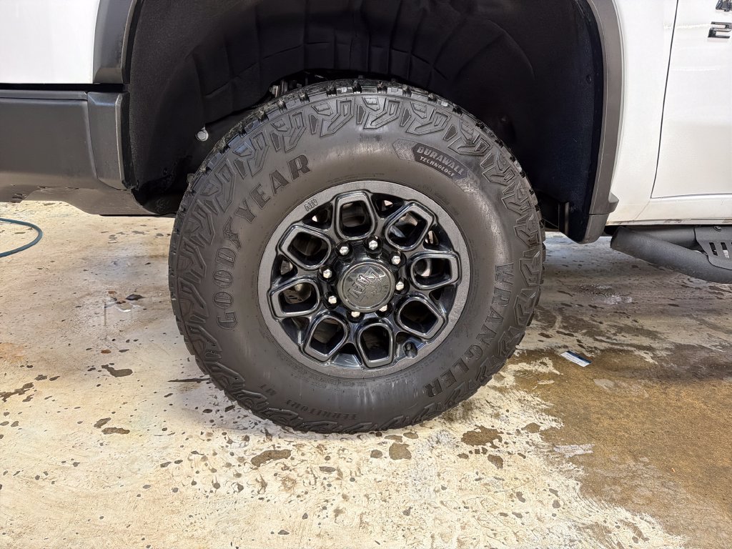 Used 2025 Chevrolet Silverado 2500 ZR2 w/ ZR2 Bison Edition AWD/4WD image 11