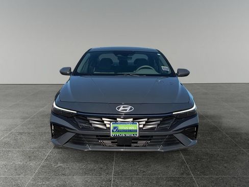 Used 2025 Hyundai Elantra SEL FWD image 2