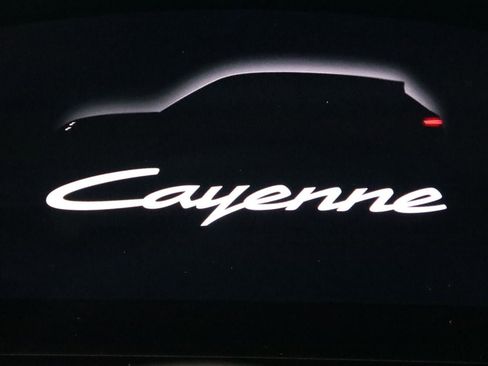 Used 2024 Porsche Cayenne image 18