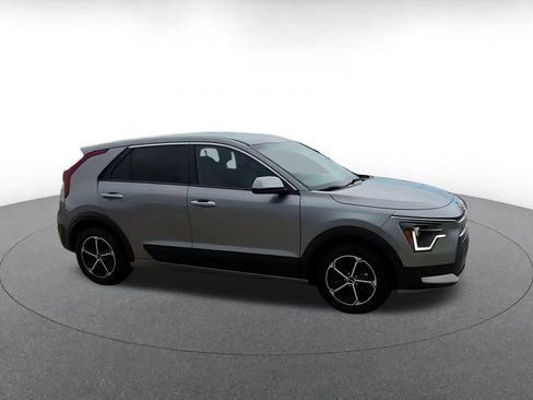 Used 2026 Kia Niro LX FWD image 2
