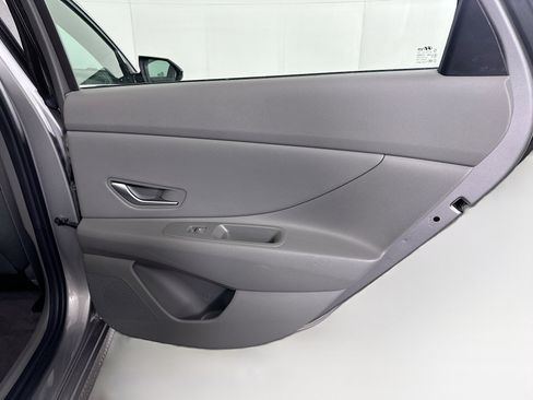 Used 2025 Hyundai Elantra SEL image 31