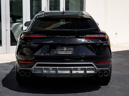 Used 2022 Lamborghini Urus AWD/4WD image 13