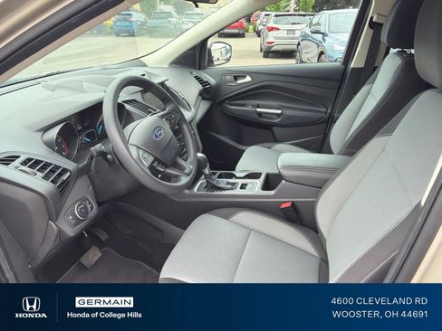Used 2017 Ford Escape SE w/ Equipment Group 201A FWD image 13